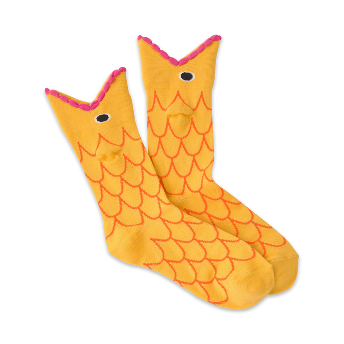 Pair of yellow crew socks with an orange goldfish design. Pink detailing on the fins adds a pop of color. }}