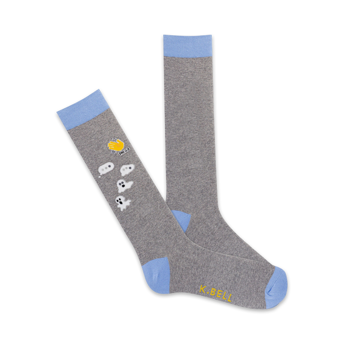 Pair of grey crew socks with light blue cuffs. Features small ghost illustrations and a yellow 'boo' message on one sock. }}