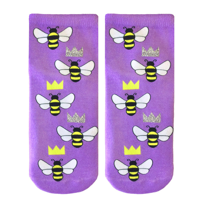 Pair of lavender ankle socks adorned with a repeating pattern of cartoon bees and glitter crowns. }}