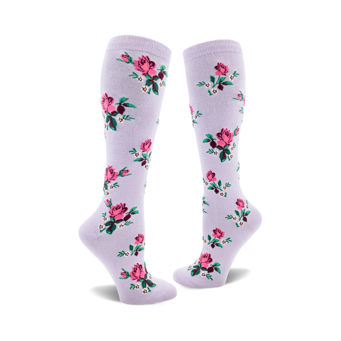 socks that are a light purple color with a pattern of pink roses, green leaves, and white flowers. }}