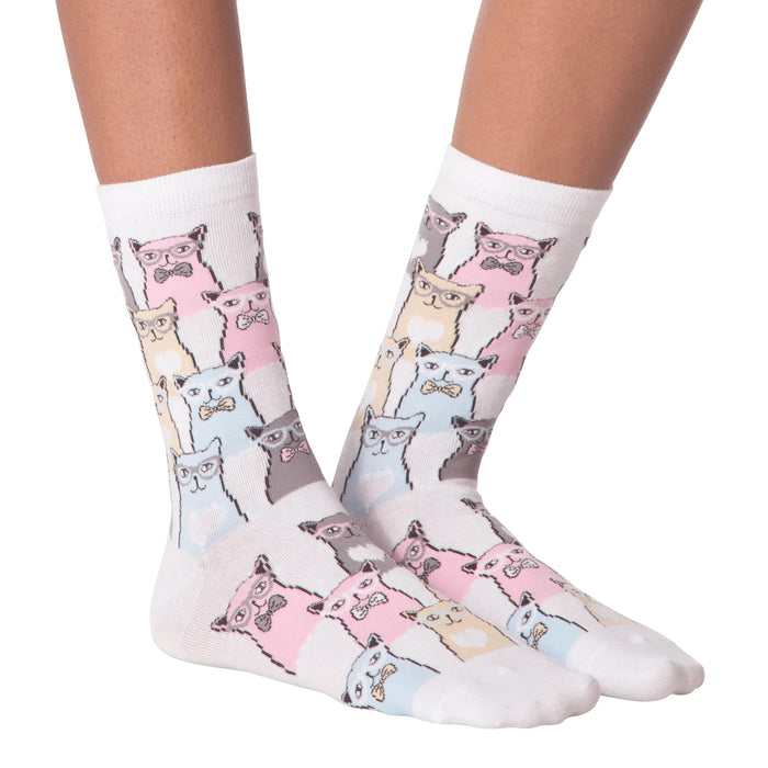 Flatlay showcasing a pair of white Smarty Cats socks.