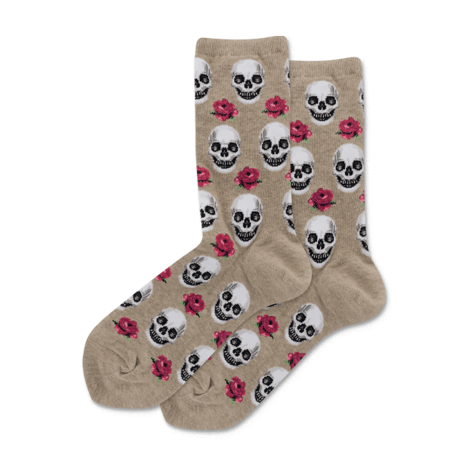 Tan crew socks featuring an all-over pattern of white skulls and vibrant red roses.