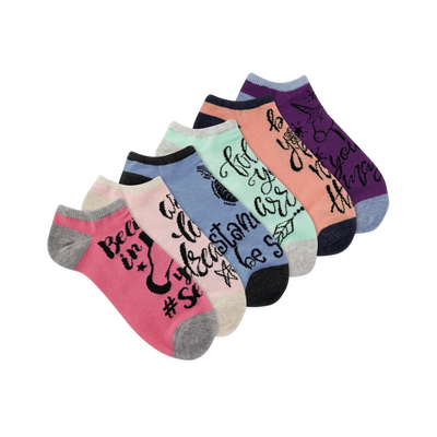 Six women's ankle socks in pastel colors (pink, purple, mint, light blue, beige) with inspirational messages and small design elements like a unicorn and feathers.
