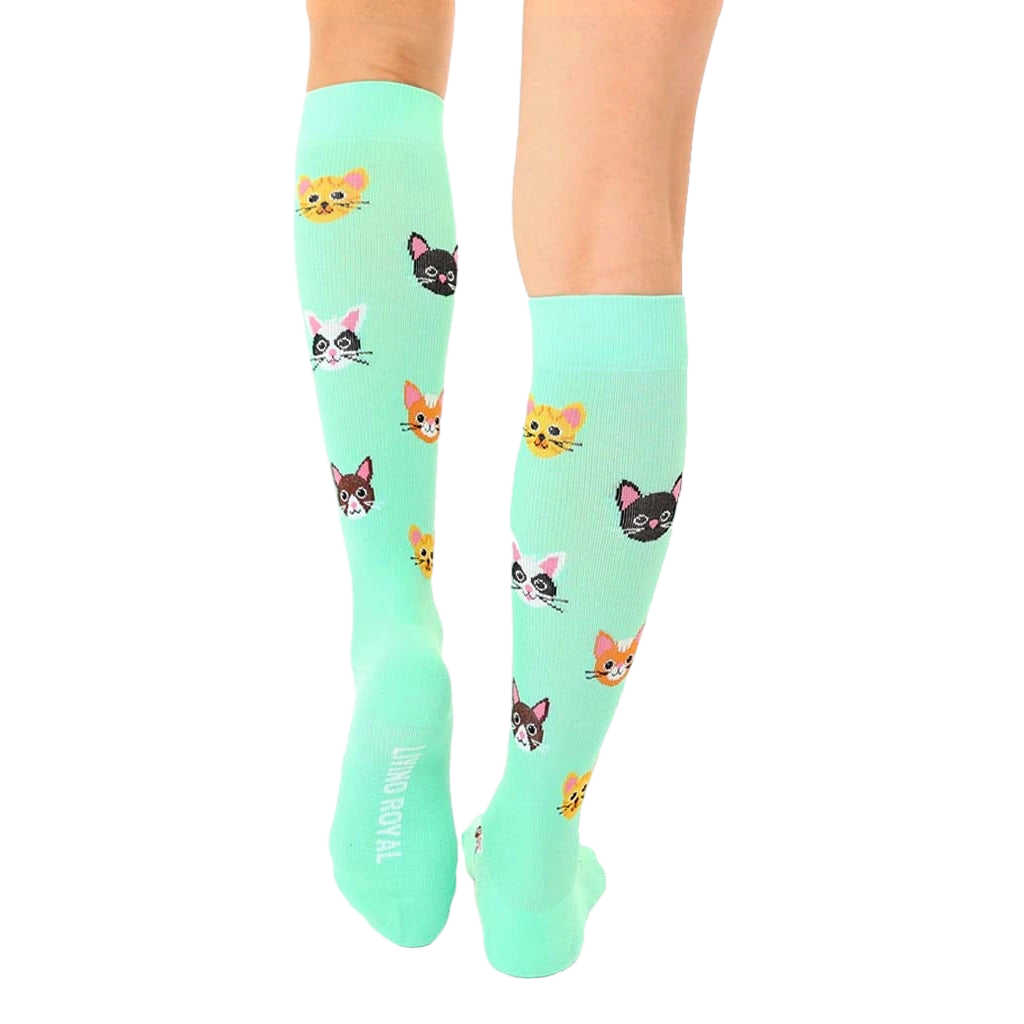 Back view of the knee-high cat socks, showcasing the 'Living Royal' logo. [lf]
