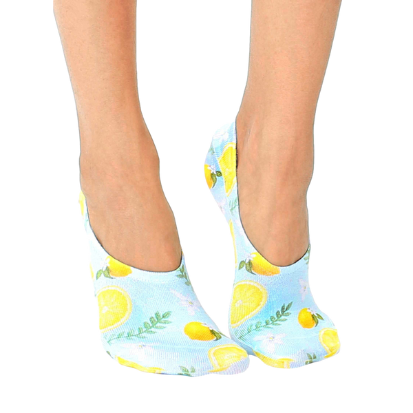 Pair of women's no-show socks in light blue with a pattern of yellow lemons and white flowers. These are low-cut socks perfect for summer. [lf]