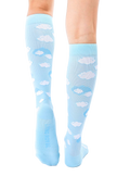 Back view of a pair of light blue knee-high socks with a white cloud print. The image shows the socks from behind and features branding detail. [lf]