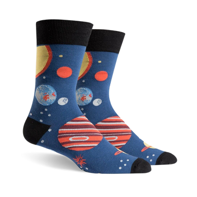 mens crew socks with pattern of nine planets. planets featured are earth, mars, jupiter, saturn, uranus, neptune, pluto, venus, and mercury.   