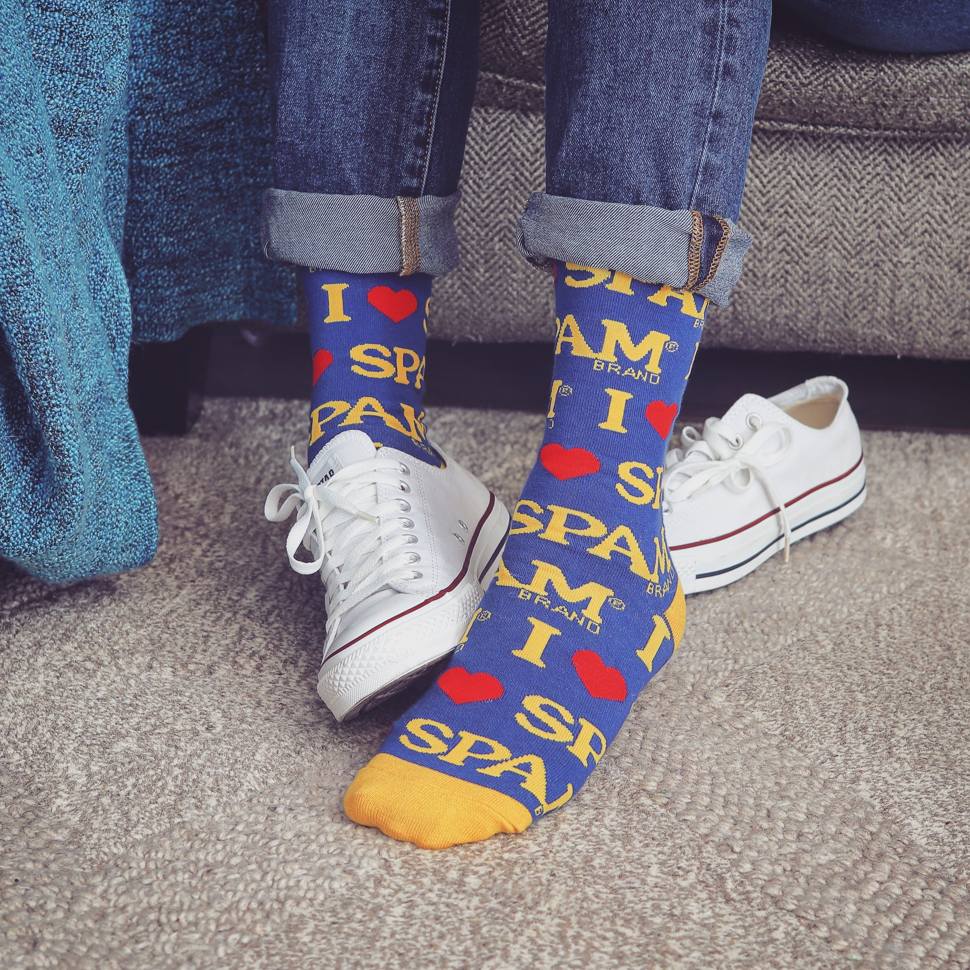 Lifestyle photo showing the socks worn with jeans and white sneakers. [lf]