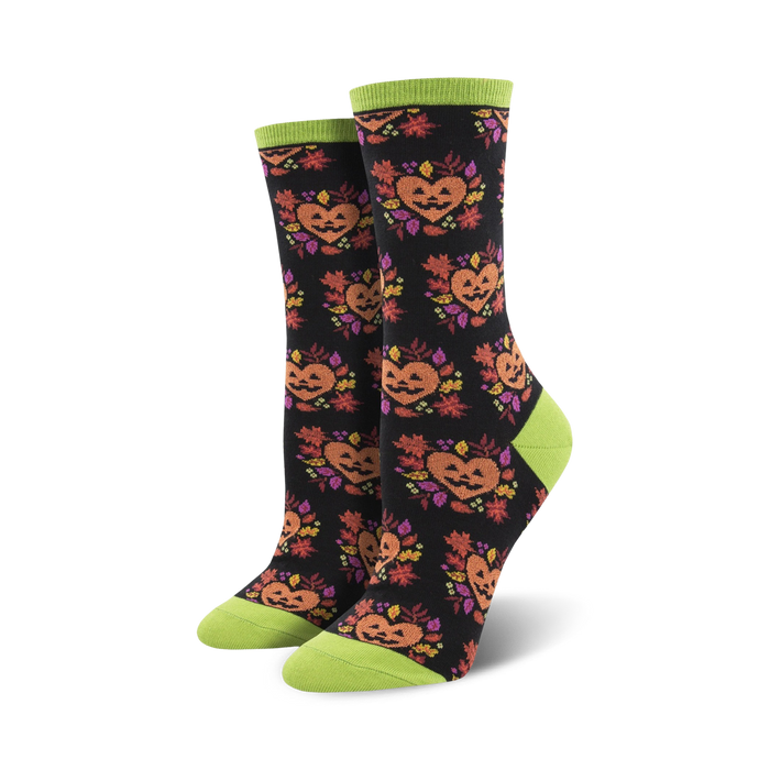  halloween crew socks in black with jack-o'-lanterns, hearts and a green toe and heel. for women.   