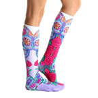 Lifestyle shot showing Dia socks on a person's legs from the side. [lf]
